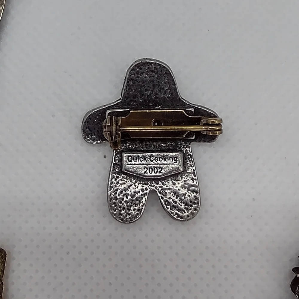 Bundle of‎ Vintage Brooches and Pins